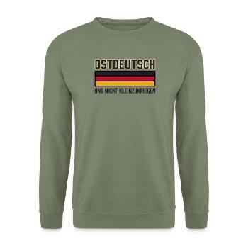 Ostdeutsch nicht kleinzukriegen Schwarz Rot Gold - Unisex Pullover - Armeegrün - Vorne - Alina (178cm) & Michal (187cm)