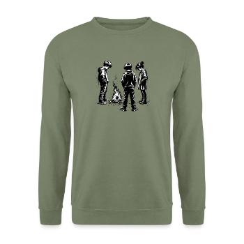 Feuerstelle Silhouetten: Kinderkreis - Unisex Pullover - Armeegrün - Vorne - Alina (178cm) & Michal (187cm)