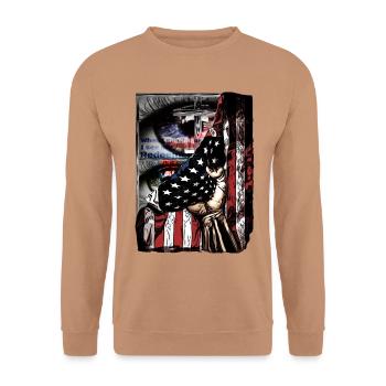 Kreuzflagge der Erlösung - Unisex Pullover - Mocca - Vorne - Alina (178cm) & Michal (187cm)