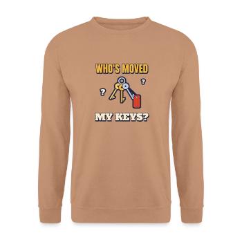 Wer hat meine Schlüssel bewegt komisch, läuft zu spät Tee - Unisex Pullover - Mocca - Vorne - Alina (178cm) & Michal (187cm)
