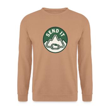 Senden Sie es oder bereuen Sie es – Abenteuerabzeichen - Unisex Pullover - Mocca - Vorne - Alina (178cm) & Michal (187cm)