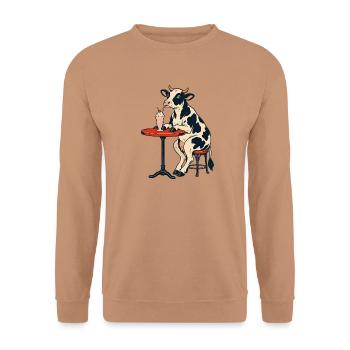 Kuh am Tisch mit Milchshake - Unisex Pullover - Mocca - Vorne - Alina (178cm) & Michal (187cm)