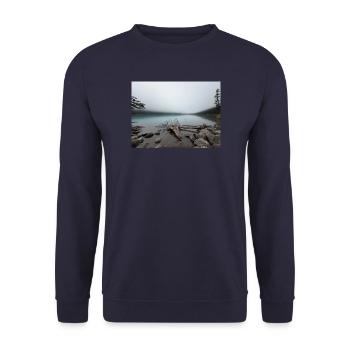 Nebliger Bergsee Waldlandschaft - Unisex Pullover - Navy - Vorne - Alina (178cm) & Michal (187cm)