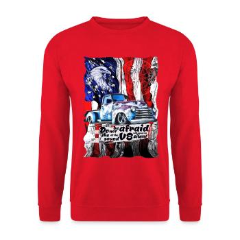 Vintage Truck im US-Flaggenlook - Unisex Pullover - Rot - Vorne - Alina (178cm) & Michal (187cm)