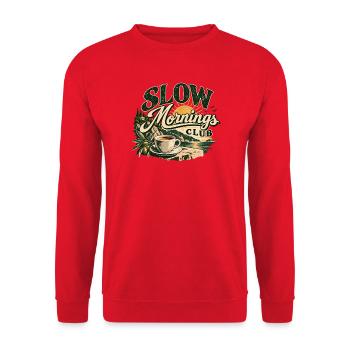 Slow Mornings Club – Vintage Coffee & Lifestyle - Unisex Pullover - Rot - Vorne - Alina (178cm) & Michal (187cm)