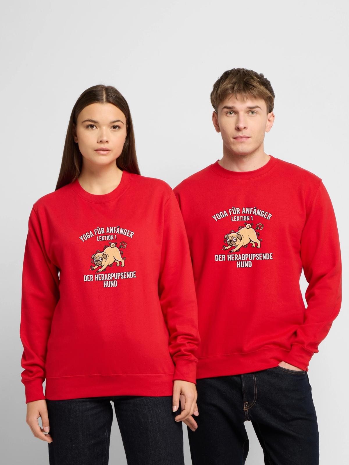 Lustiger Yoga Hund - Unisex Pullover - Rot - Vorne - Alina (178cm) & Michal (187cm)