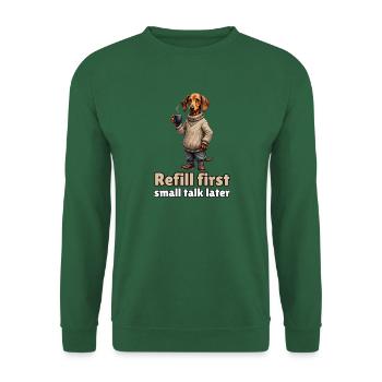 Refill First, Small Talk Later – Kaffee-Dackel - Unisex Pullover - Grün - Vorne