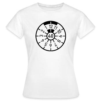 Geburtstag 40 Vierzig Auto Plakette - Frauen T-Shirt - Weiß - Vorne - AI Model Female 172 dark (172cm)