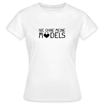 Nie ohne meine Mädels - Frauen T-Shirt - Weiß - Vorne - AI Model Female 172 dark (172cm)