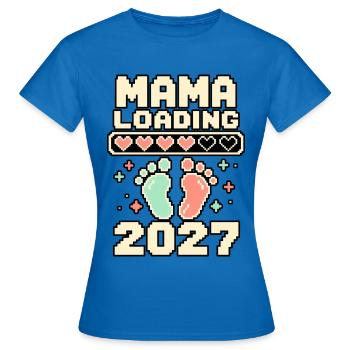 Mama Loading 2027 – Pixelherzen und Babyfüße - Frauen T-Shirt - Royalblau - Vorne - AI Model Female 172 dark (172cm)