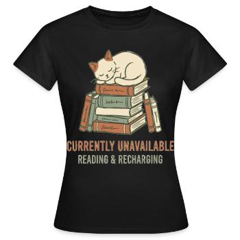 Schlafende Katze auf Bücherturm - Frauen T-Shirt - Schwarz - Vorne - AI Model Female 172 dark (172cm)