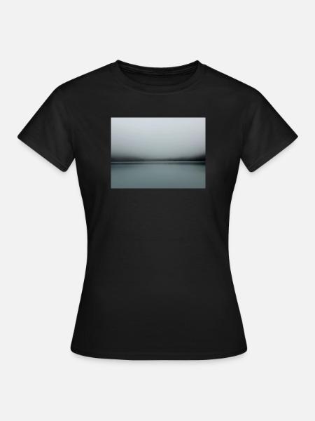 Nebelsee Stille Panorama - Frauen T-Shirt - Schwarz