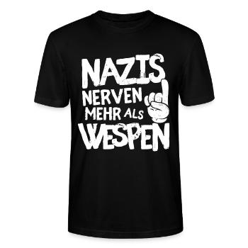 Nazis nerven mehr als Wespen - Stanley/Stella Unisex Bio-T-Shirt CRAFTER - Schwarz - Vorne - Alina (178cm) & Michal (187cm)
