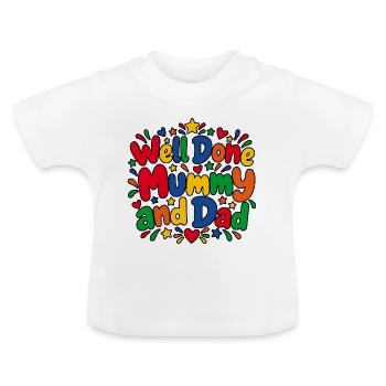 Well Done Mummy and Dad - Baby Bio-T-Shirt mit Rundhals - Weiß - Vorne