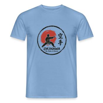 Okinawa- Home of Karate Round Emblem - Männer T-Shirt - Carolina Blue - Vorne - AI Model Male 178 light (178cm)