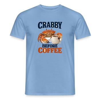 Crabby Before Coffee Krabbe Und Morgenkaffee - Männer T-Shirt - Carolina Blue - Vorne - AI Model Male 178 light (178cm)