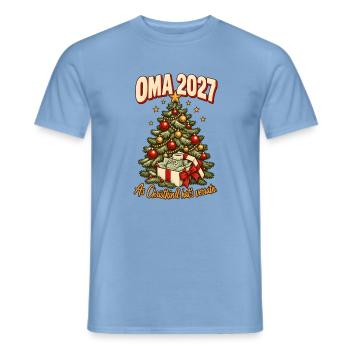 Oma 2027 Christkindl hat's verraten - Männer T-Shirt - Carolina Blue - Vorne - AI Model Male 178 light (178cm)