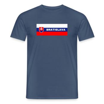 Stadt Bratislava in slowakischer Flagge - Männer T-Shirt - Dunkles Denimblau - Vorne - AI Model Male 178 light (178cm)