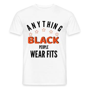 ALLES, WAS SCHWARZE MENSCHEN TRAGEN, PASST - Männer T-Shirt - Weiß - Vorne - AI Model Male 178 dark (178cm)