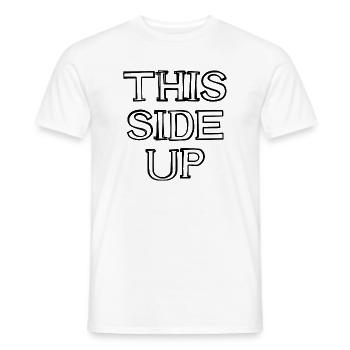 This Side Up Schriftzug handgezeichnet - Männer T-Shirt - Weiß - Vorne - AI Model Male 178 dark (178cm)