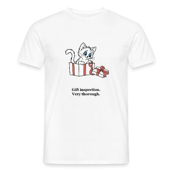 Weihnachtskätzchen inspiziert eine Geschenkbox - Männer T-Shirt - Weiß - Vorne - AI Model Male 178 dark (178cm)