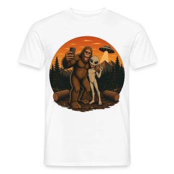 Bigfoot Alien Selfie - Männer T-Shirt - Weiß - Vorne - AI Model Male 178 dark (178cm)