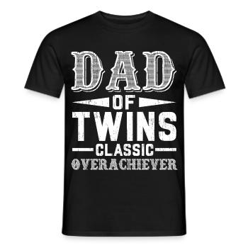 Dad Of Twins Classic Overachiever Daddy Of Twins - Männer T-Shirt - Schwarz - Vorne - AI Model Male 178 light (178cm)