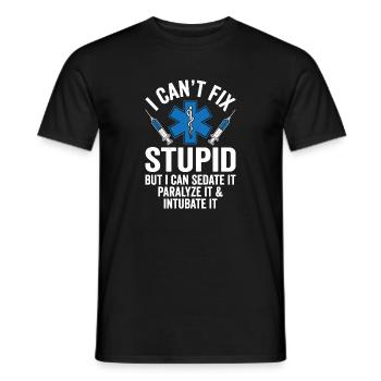Ich kann Dummes nicht reparieren, aber ich kann es sedieren – Sanitäter - Männer T-Shirt - Schwarz - Vorne - AI Model Male 178 light (178cm)