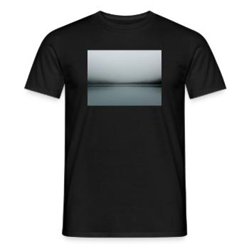 Nebelsee Stille Panorama - Männer T-Shirt - Schwarz - Vorne - AI Model Male 178 light (178cm)