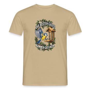 Blaumeise - Die Besten Gäste Kommen Geflogen - Männer T-Shirt - Sandbeige - Vorne - AI Model Male 178 light (178cm)