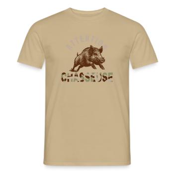 Jagdgeschenk Aufmerksamkeitsjäger - Männer T-Shirt - Sandbeige - Vorne - AI Model Male 178 light (178cm)