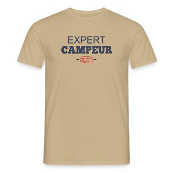 Camping-Humor-Camper-Experte - Männer T-Shirt - Sandbeige - Vorne - AI Model Male 178 light (178cm)