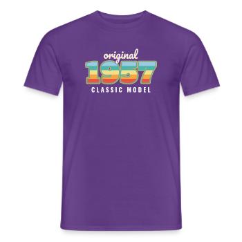 Originales Classic-Modell Retro Geburtstag von 1957 - Männer T-Shirt - Lila - Vorne - AI Model Male 178 light (178cm)