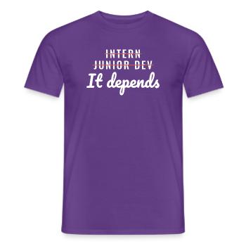 Praktikum als Junior Dev – das kommt darauf an. - Männer T-Shirt - Lila - Vorne - AI Model Male 178 light (178cm)