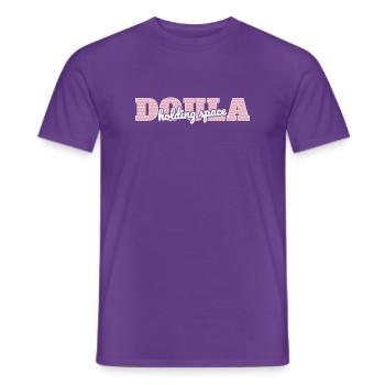 Doula hält den Raum - Männer T-Shirt - Lila - Vorne - AI Model Male 178 light (178cm)