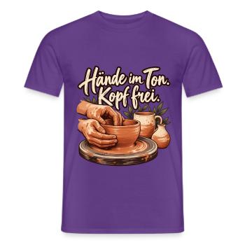 Töpfern Shirt mit Keramik und Spruch Hände im Ton  - Männer T-Shirt - Lila - Vorne - AI Model Male 178 light (178cm)