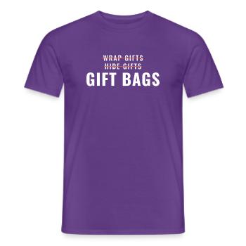 Geschenke einpacken, Geschenke verstecken, Geschenktüten - Männer T-Shirt - Lila - Vorne - AI Model Male 178 light (178cm)