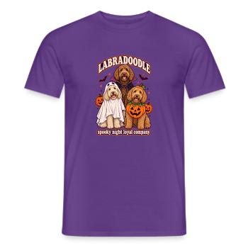 Spooky Night Loyal Company – Labradoodle Halloween - Männer T-Shirt - Lila - Vorne - AI Model Male 178 light (178cm)