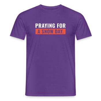 Beten für einen Schneetag - Männer T-Shirt - Lila - Vorne - AI Model Male 178 light (178cm)