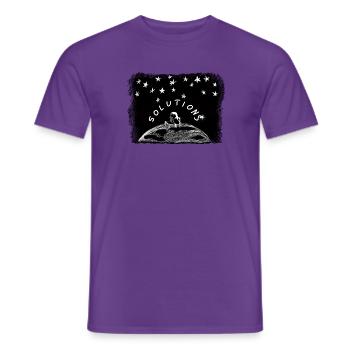 Solutions – Mädchen auf der Weltkugel unter Sterne - Männer T-Shirt - Lila - Vorne - AI Model Male 178 light (178cm)