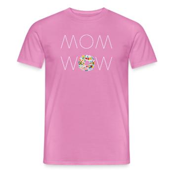 MOM WOW! Geschenk zum Muttertag - Männer T-Shirt - Pink - Vorne - AI Model Male 178 dark (178cm)