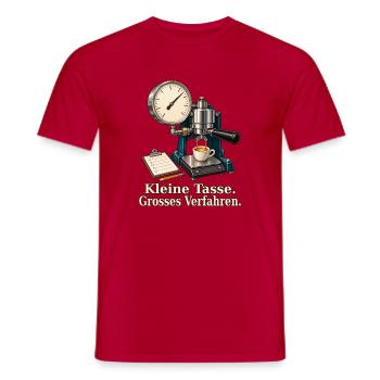 Kleine Tasse. Grosses Verfahren. – Espresso-Prüfst - Männer T-Shirt - Rot - Vorne - AI Model Male 178 dark (178cm)