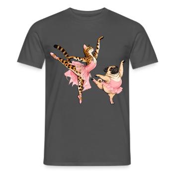 Bengal-Katze und Mops beim Ballett - Männer T-Shirt - Anthrazit - Vorne - AI Model Male 178 light (178cm)