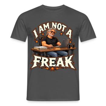 I Am Not a Freak – Büro Rebell - Männer T-Shirt - Anthrazit - Vorne - AI Model Male 178 light (178cm)