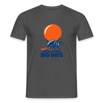 Kleine Schritte, Große Tage - Männer T-Shirt - Anthrazit - Vorne - AI Model Male 178 light (178cm)