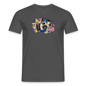 Retro Kamera Collage Popfarben - Männer T-Shirt - Anthrazit - Vorne - AI Model Male 178 light (178cm)