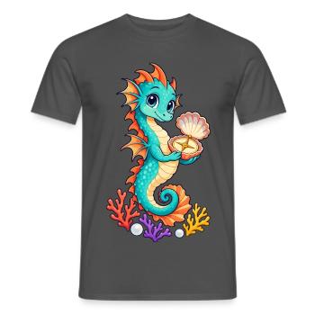 Kleiner Seepferddrache mit goldenem Muschelkompass - Männer T-Shirt - Anthrazit - Vorne - AI Model Male 178 light (178cm)
