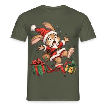 Chaotic Rabbit Winter Parcel Chase Cartoon - Männer T-Shirt - Militärgrün - Vorne - AI Model Male 178 light (178cm)
