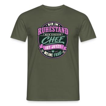 Bin im Ruhestand Rentner Geschenk 2026 2027 - Männer T-Shirt - Militärgrün - Vorne - AI Model Male 178 light (178cm)