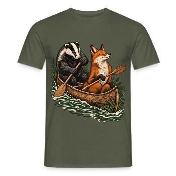 Dachs und Fuchs beim Kanufahren – Outdoor Abenteue - Männer T-Shirt - Militärgrün - Vorne - AI Model Male 178 light (178cm)